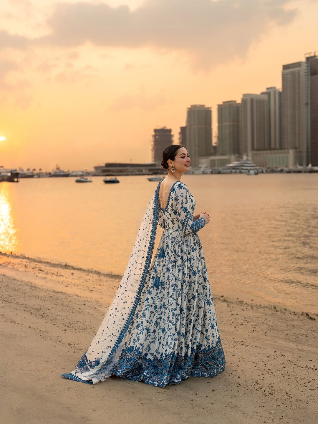 Hania's Elegance 3 - Piece